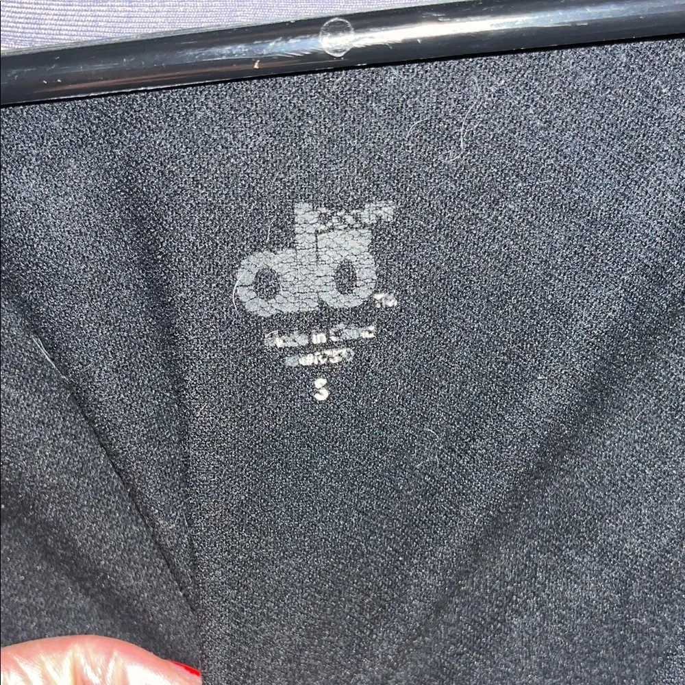 ALO Yoga Black Hoodie - Picture 2 of 9